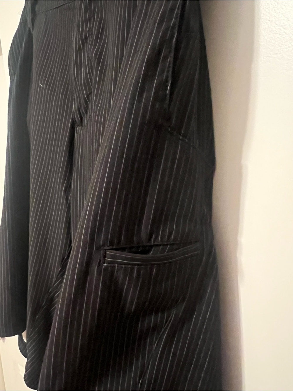 Men’s Oakley Black Golf Shorts - Picture 5 of 8